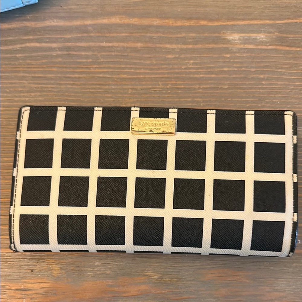 Price FIRM Kate Spade Black and White Wallet Sleek Design